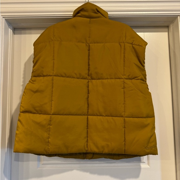 Nike Vest - Picture 2 of 3